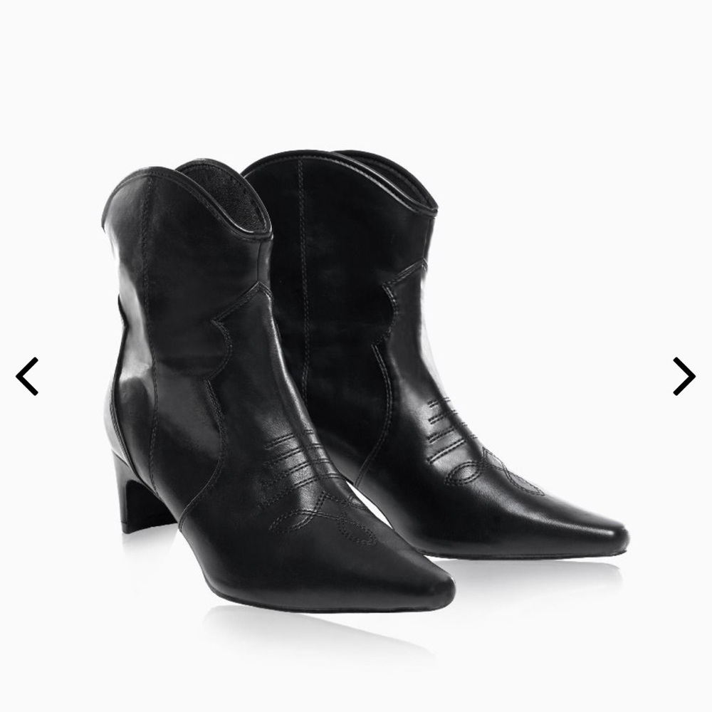 POINTED-TOE ANKLE BOOTS